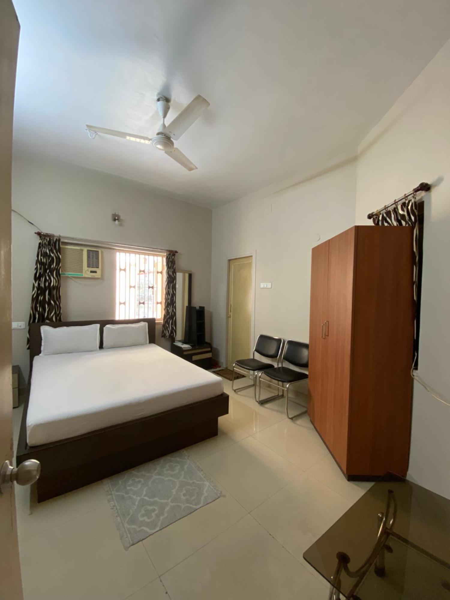 Lake Land Guest House Калькутта Экстерьер фото