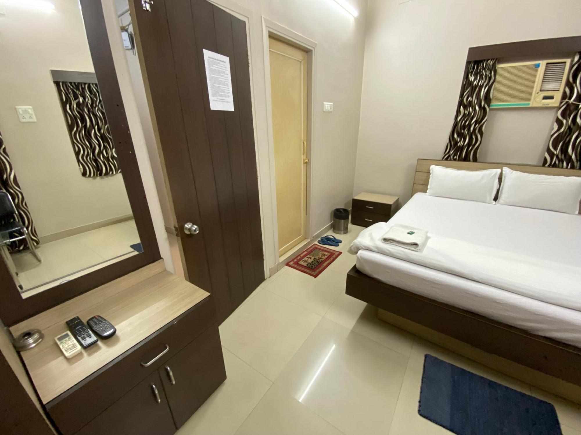 Lake Land Guest House Калькутта Экстерьер фото