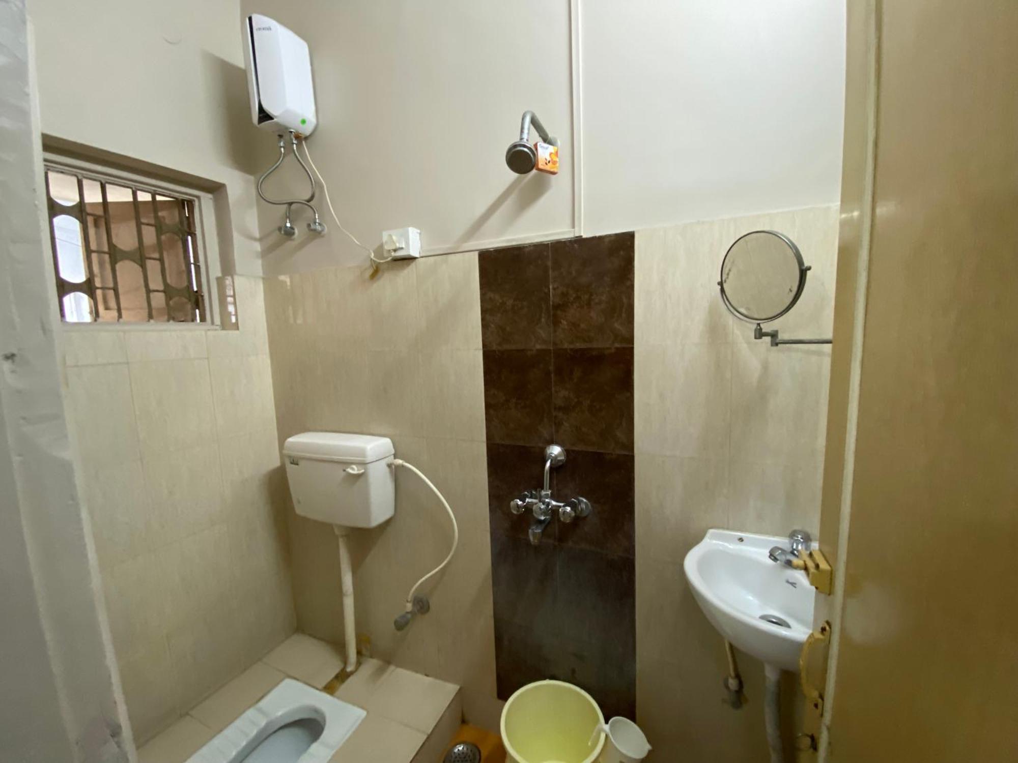 Lake Land Guest House Калькутта Экстерьер фото